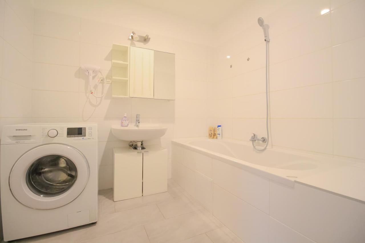 Private Triple Bedroom In Shared Apartment Dw171-4 Vienna Exterior photo